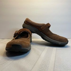 Merrill Brown Mary Jane’s women’s size 9
